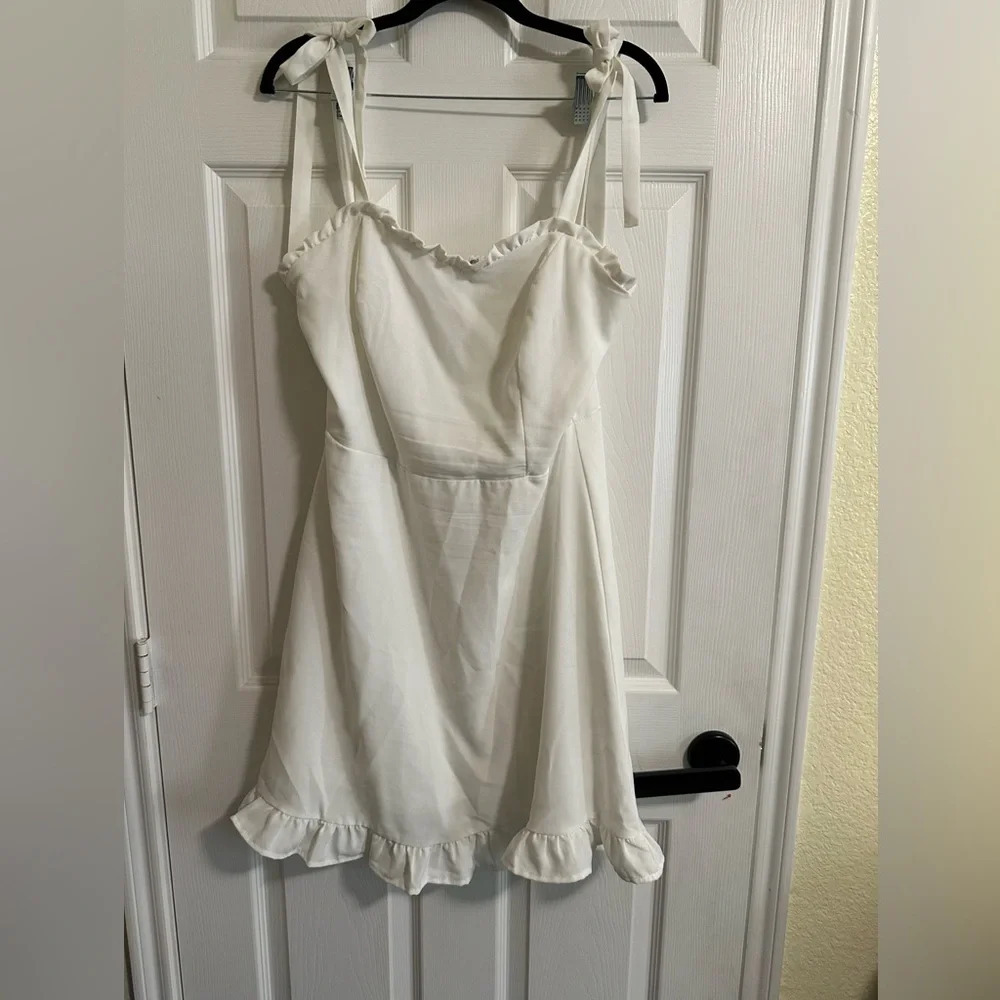 She + Sky White Ruffled Sundress - Zipback - Tie Straps Size Large